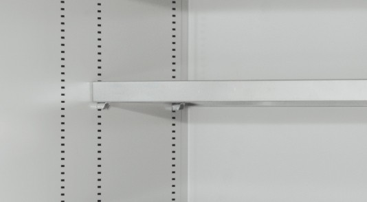 Fachboden 250 mm verzinkt inkl. Bodenträger (4 Stück) Maße: 1076 x 250 x 30 mm.